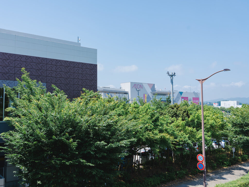 宮城県名取市、駅側からの全景。