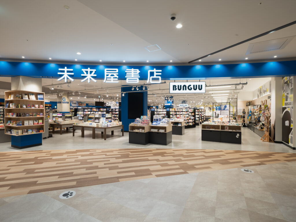 宮城県、イオンモール名取3F未来屋書店名取店とBUNGUU名取店。