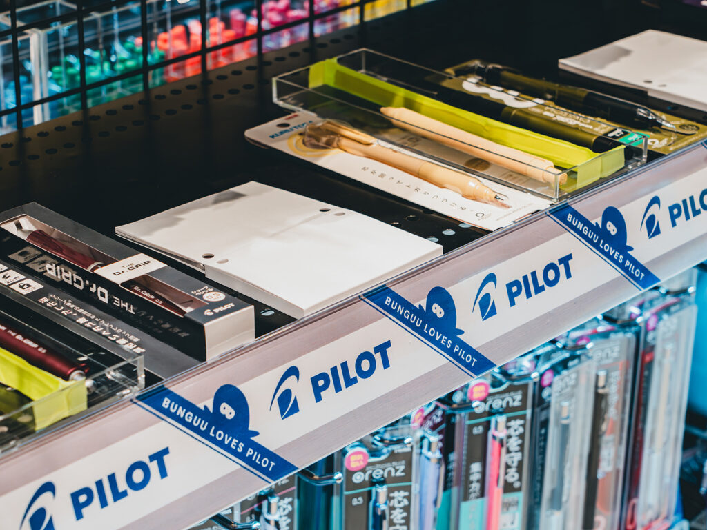 BUNGUU仙台上杉店_パイロットコラボ。「BUNGUU LOVES PILOT」コーナー／PILOTの人気商品の試し書きをすることができます。